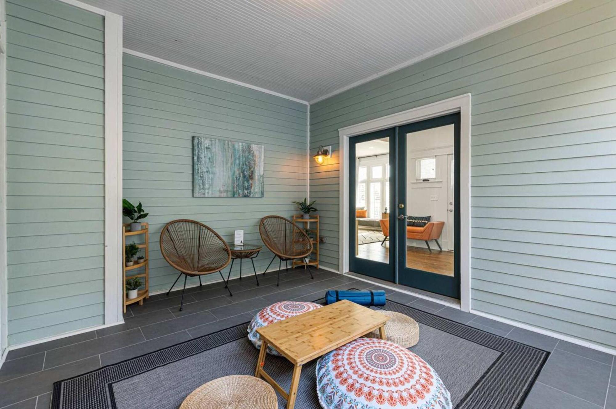 The Lockeland-modern & Airy Escape, Walk To It Holiday home