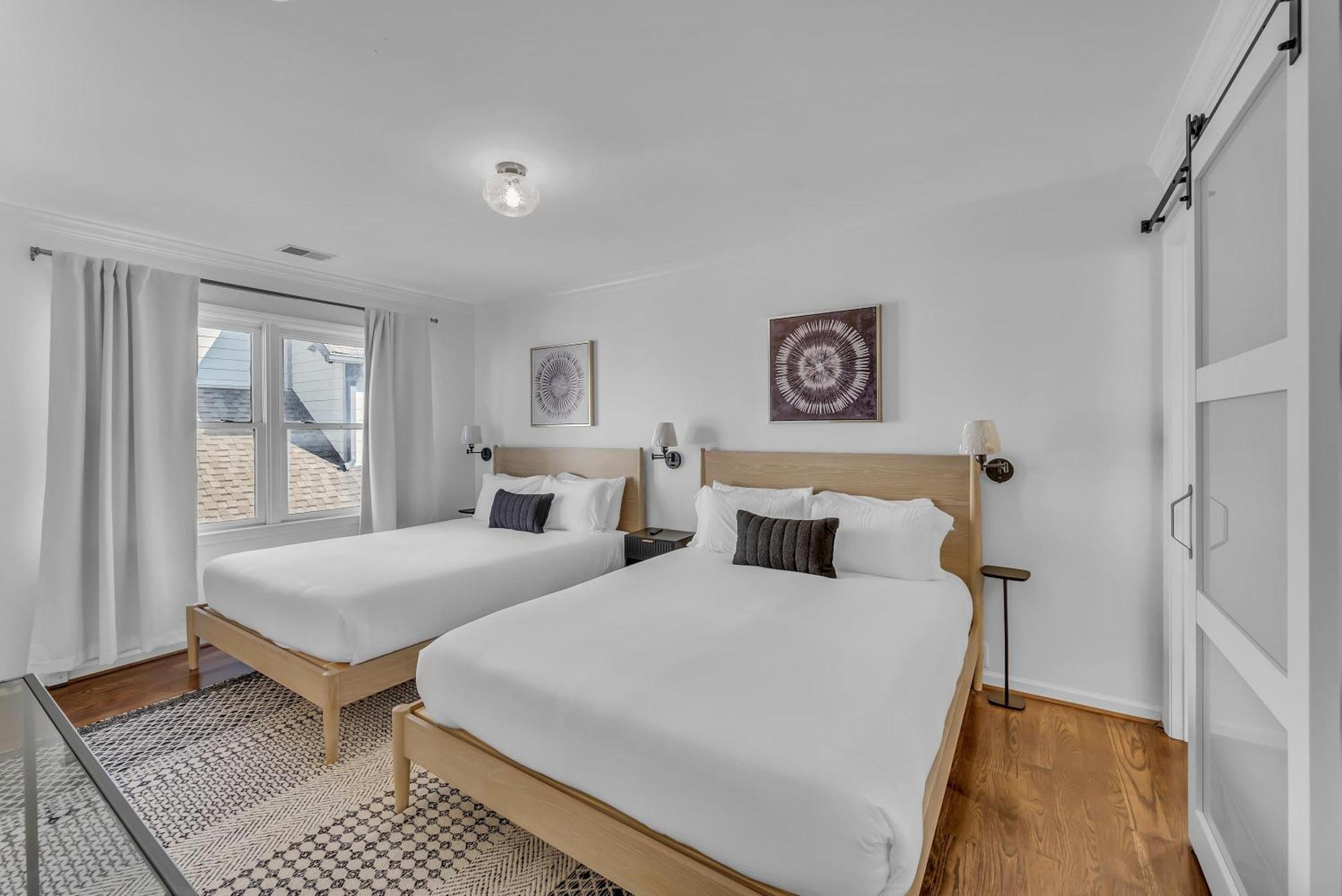 Spacious Germantown For Groups *