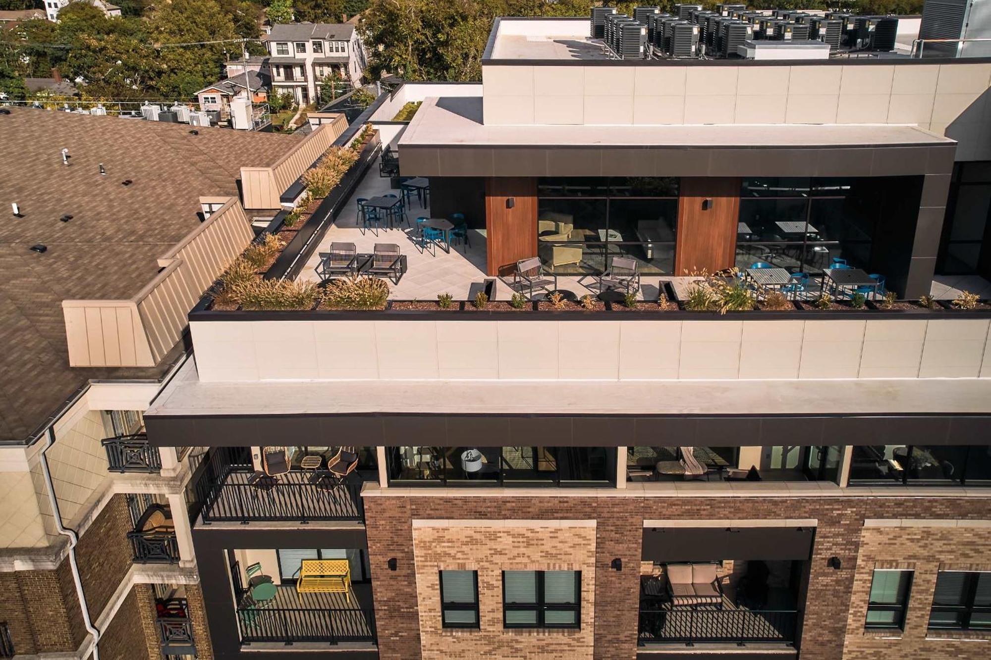 Modern Music Row With King & Queen Bedrooms, Private Balcony, Pool & Fitness Center, Walk To Rca B & Local Dining, Garage Parking, Elevator Access, 24 Hr Hospitality Holiday home *