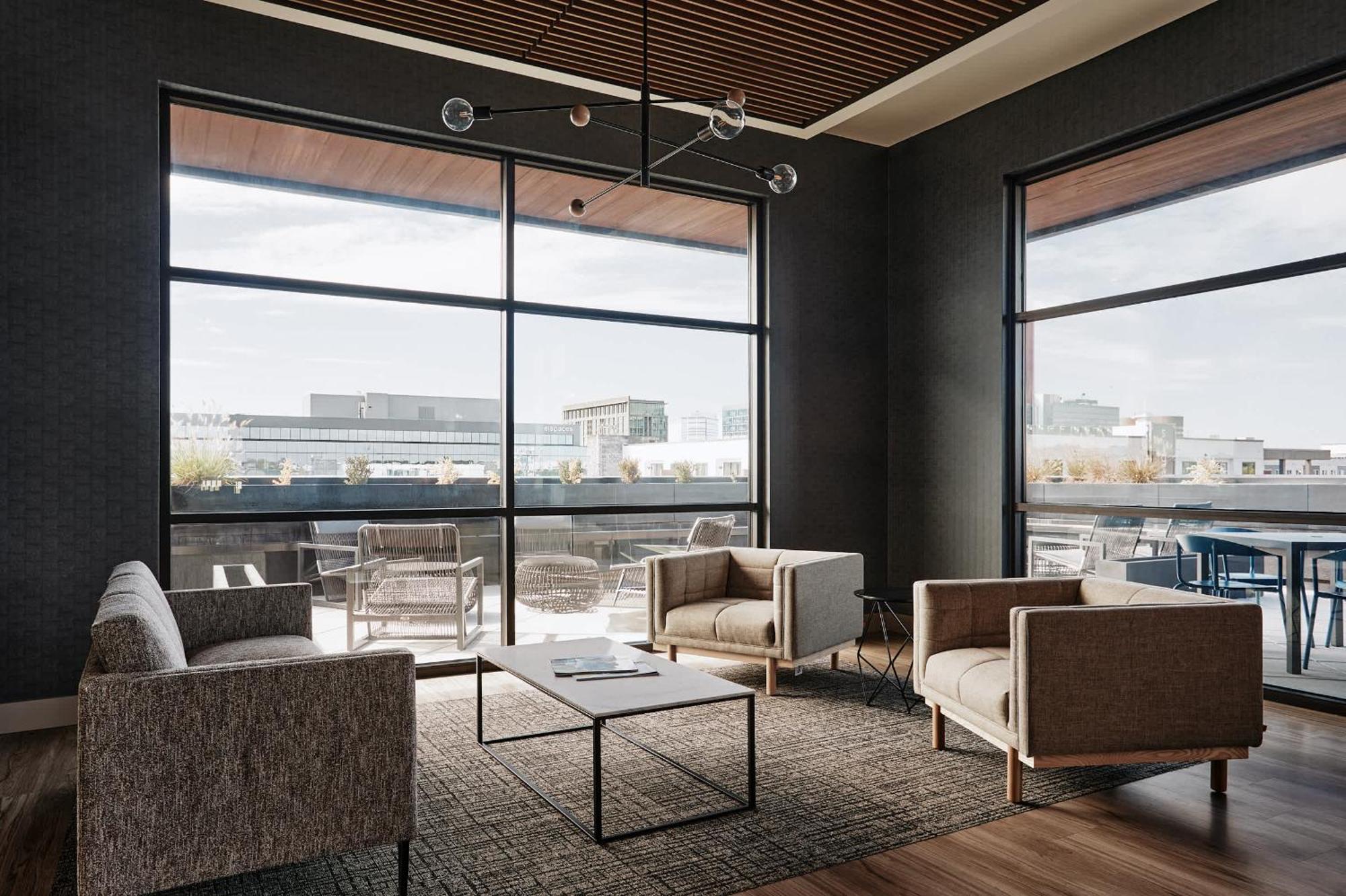 Modern Music Row With King & Queen Bedrooms, Private Balcony, Pool & Fitness Center, Walk To Rca B & Local Dining, Garage Parking, Elevator Access, 24 Hr Hospitality Holiday home Nashville