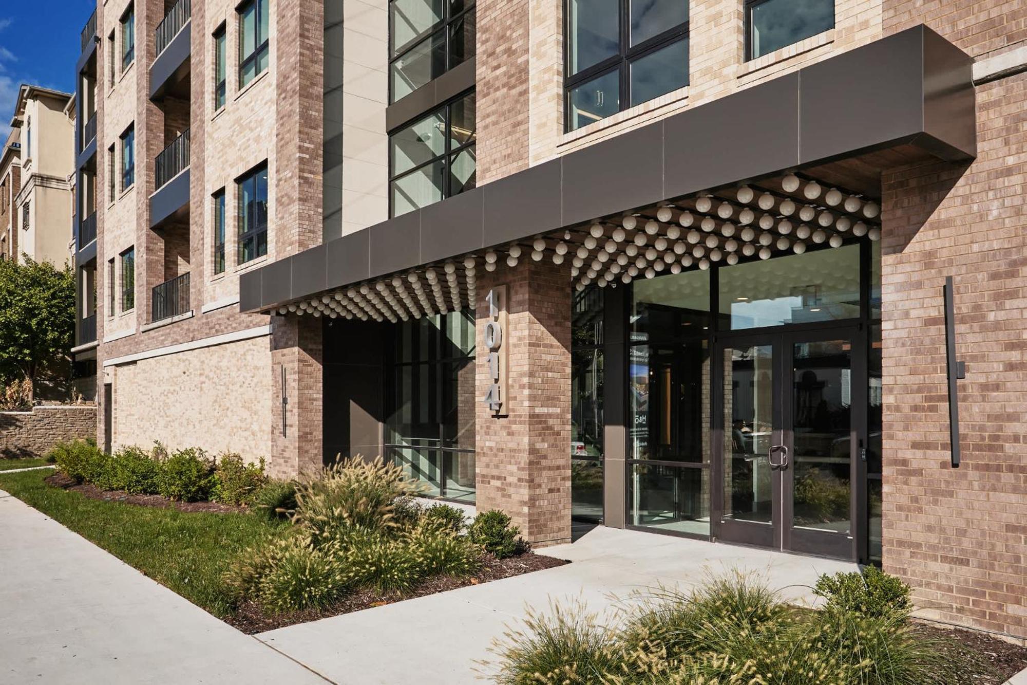 Modern Music Row With King & Queen Bedrooms, Private Balcony, Pool & Fitness Center, Walk To Rca B & Local Dining, Garage Parking, Elevator Access, 24 Hr Hospitality