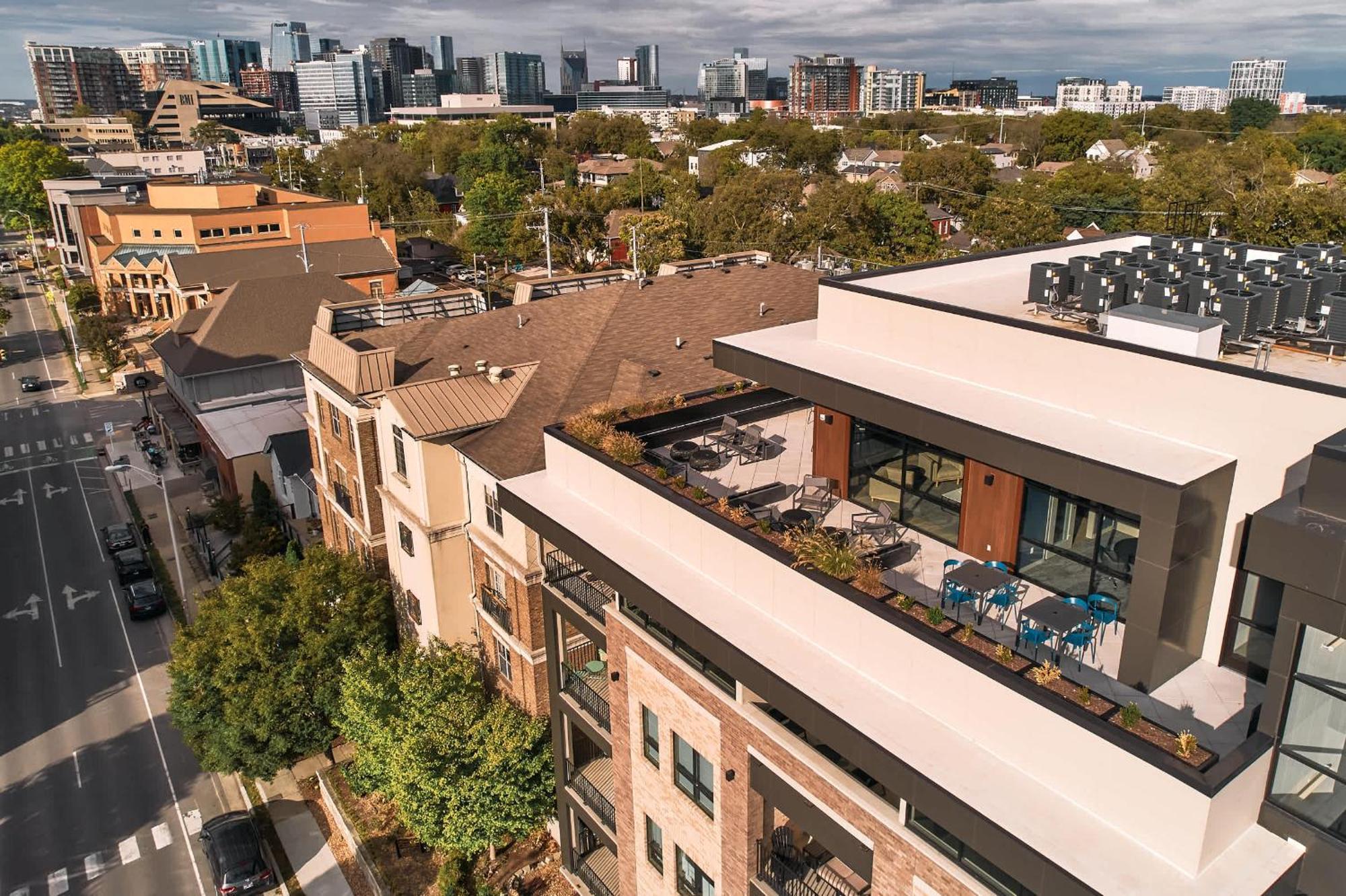 Modern Music Row With King & Queen Bedrooms, Private Balcony, Pool & Fitness Center, Walk To Rca B & Local Dining, Garage Parking, Elevator Access, 24 Hr Hospitality Nashville