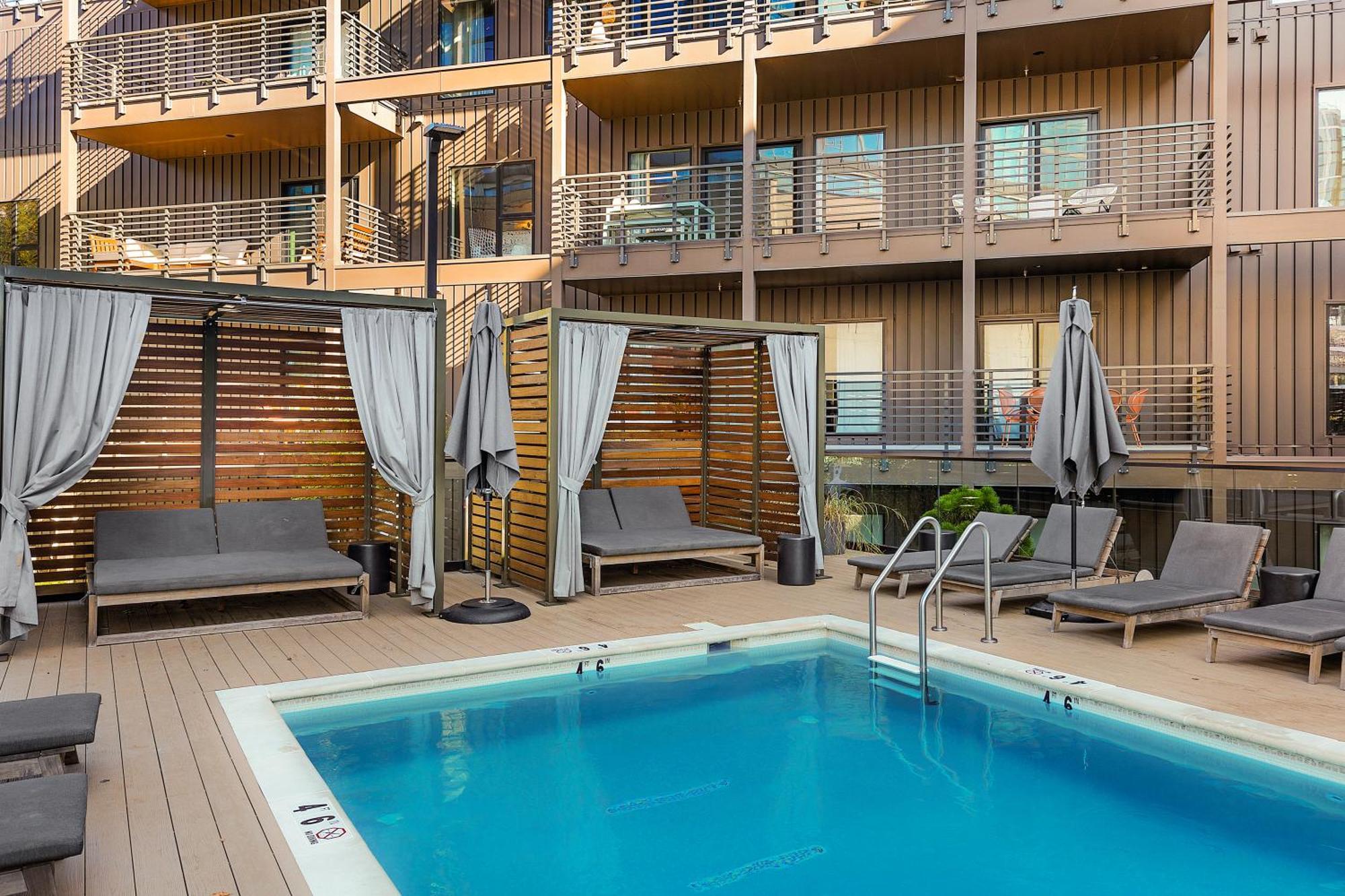 Luxury Penthouse With 2 Floors Pool Patio Gym Walk To Broadway Nashville