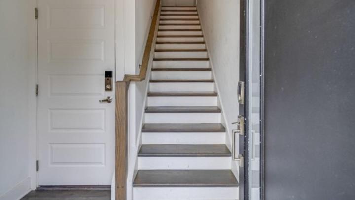 1050 East Trinity Lane, Unit 7 Hbr *