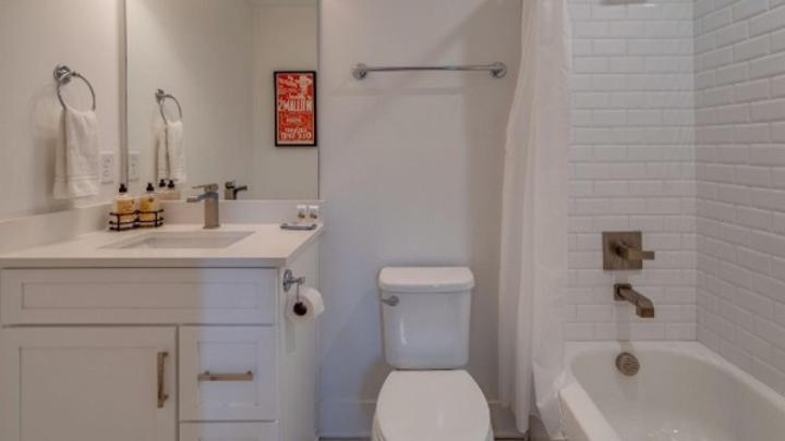 1050 East Trinity Lane, Unit 7 Hbr Apartment