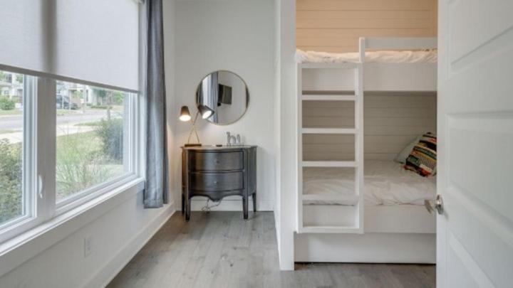 1050 East Trinity Lane, Unit 7 Hbr *