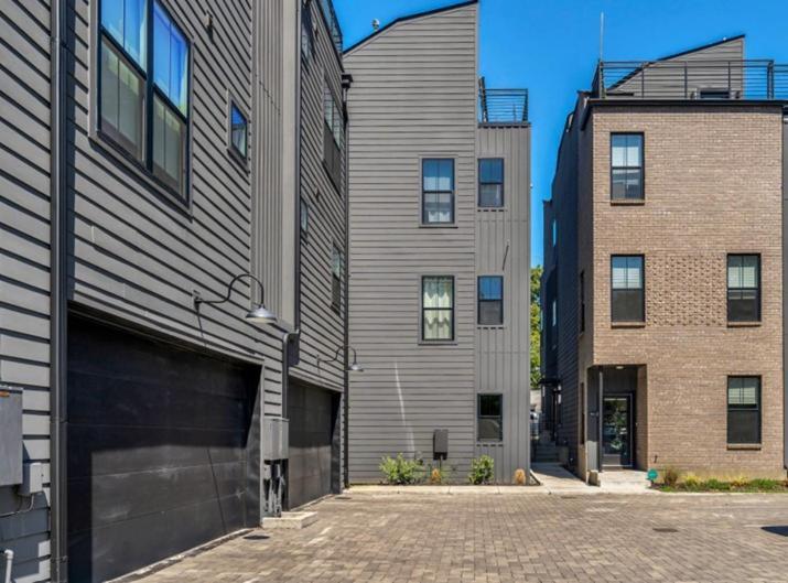 10 Min Drive Downtown, Roof Deck, Pet Friendly Nashville