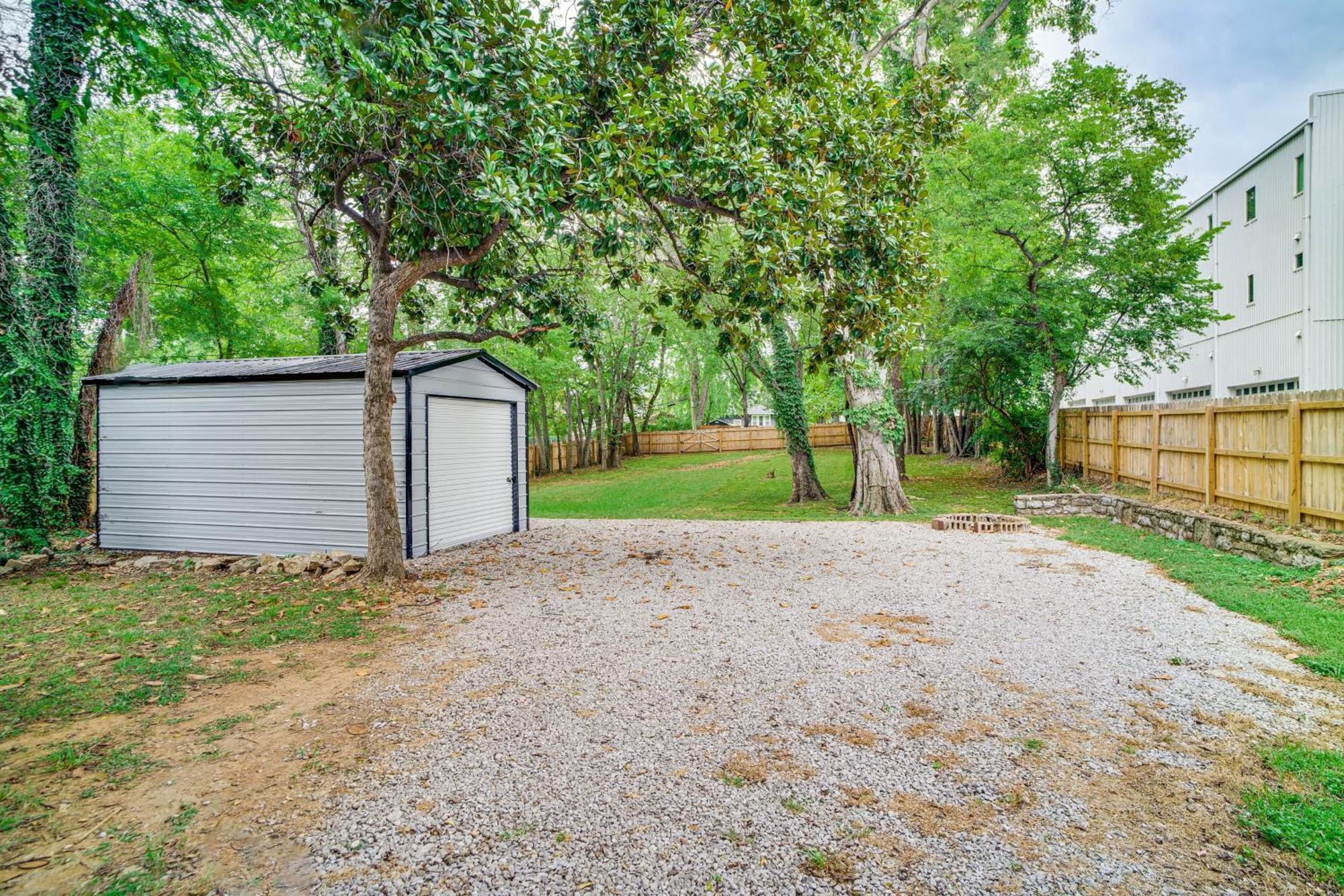 Holiday home Walk To Five Points East With Yard! Nashville