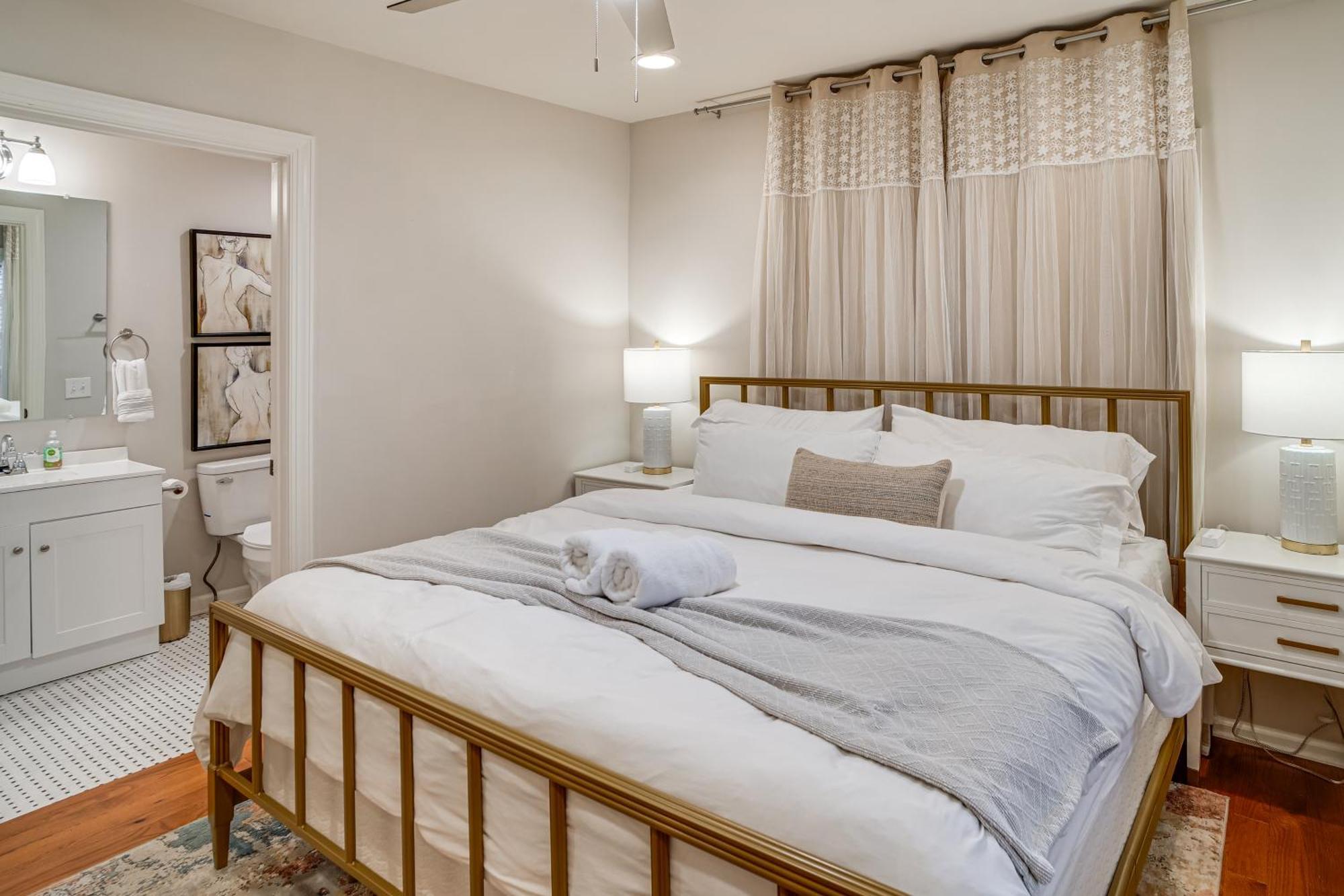 Walk To Five Points East With Yard! * Nashville