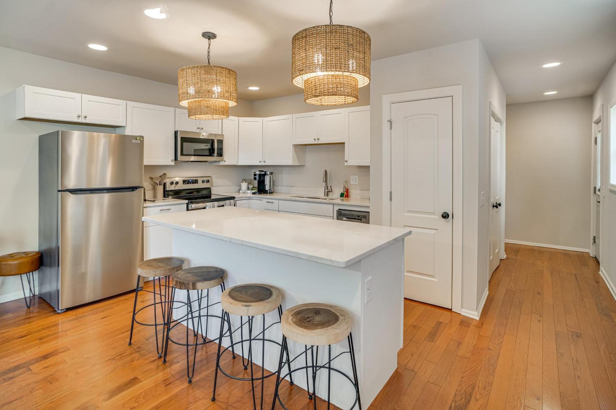 Walk To Five Points East With Yard! *