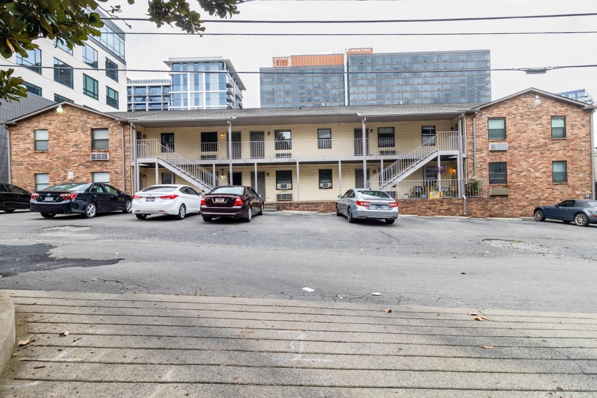 Apartment Charming 2 Bedroom In With Free Parking