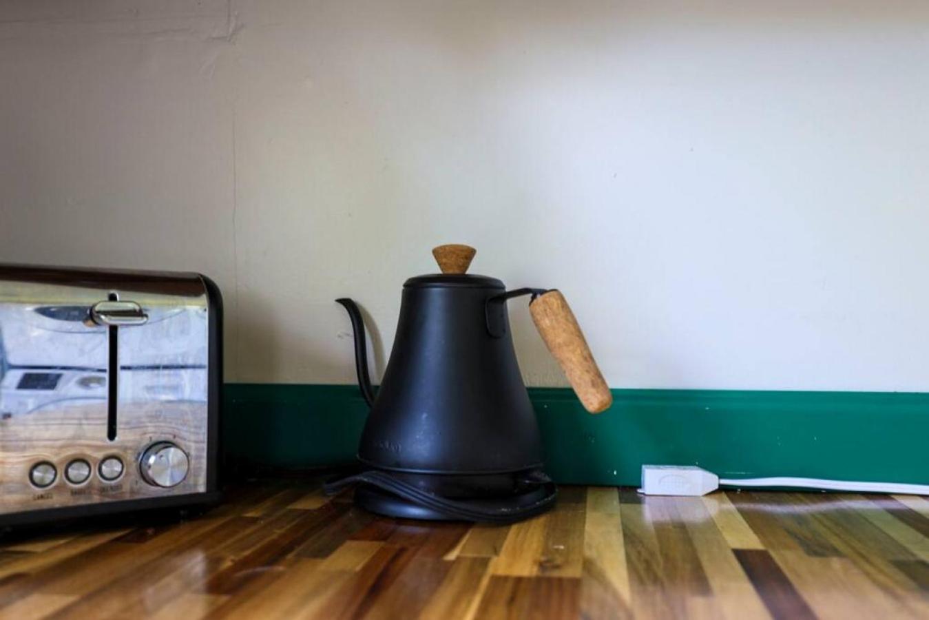 5 Min To Airport Pet Friendly Fire Pit Fenced Yard Holiday home