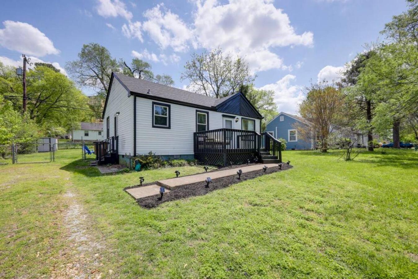 5 Min To Airport Pet Friendly Fire Pit Fenced Yard Nashville