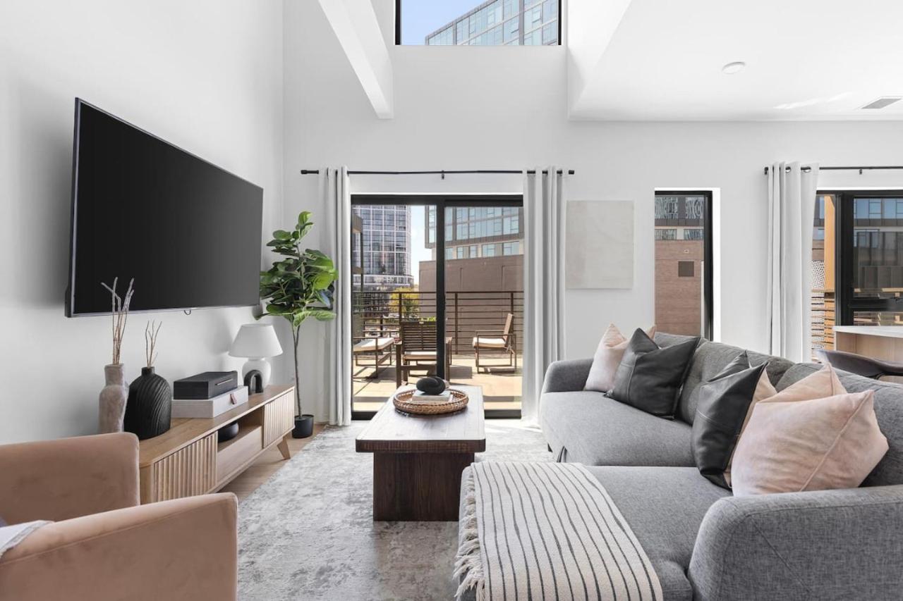 Luxury Penthouse With 2 Floors Pool Patio Gym Walk To Broadway Apartment *