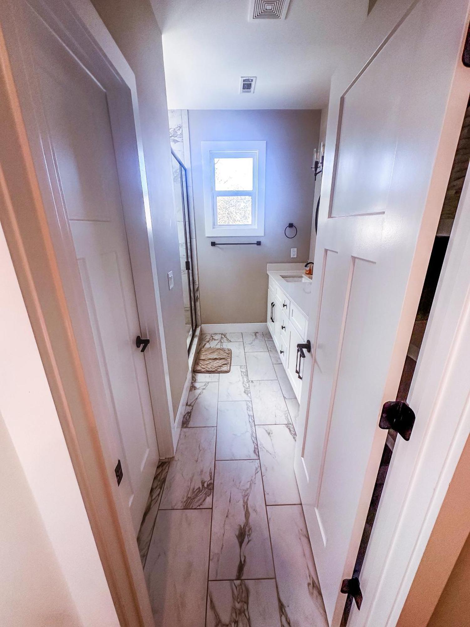 Holiday home 7 Min From Broadway! 3 Bed 2.5 Bath