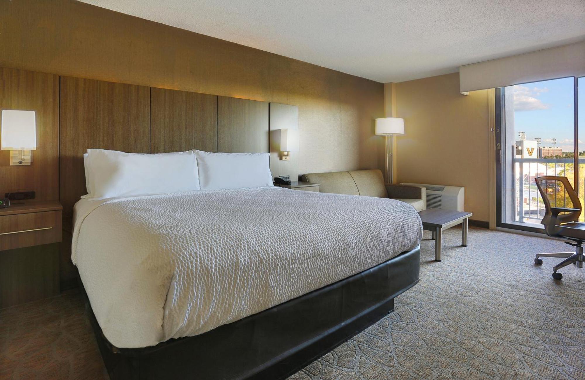 Holiday Vanderbilt By Ihg Hotel 3*