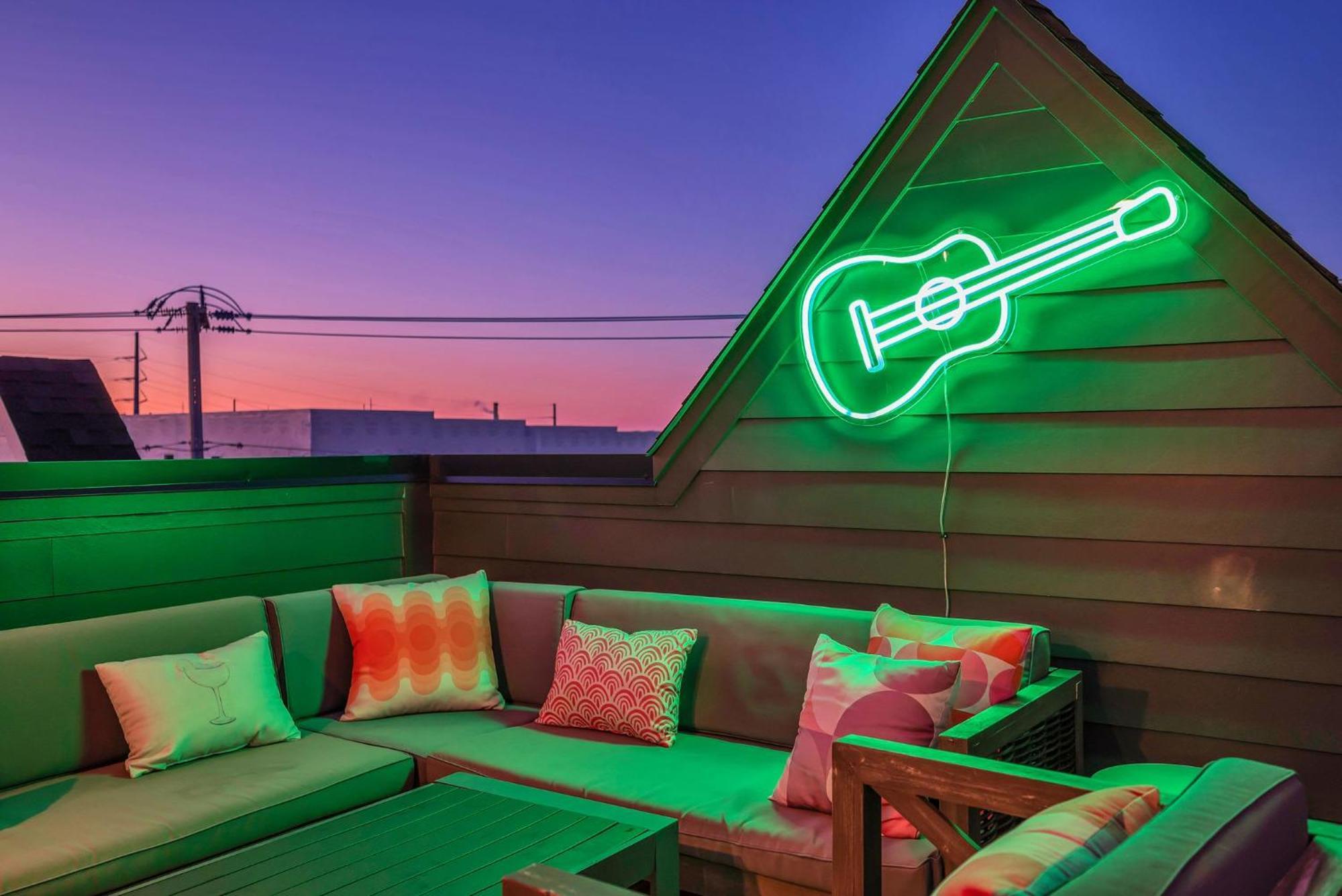 Designer Single Family House-rooftop- Hot Tub Holiday home Nashville