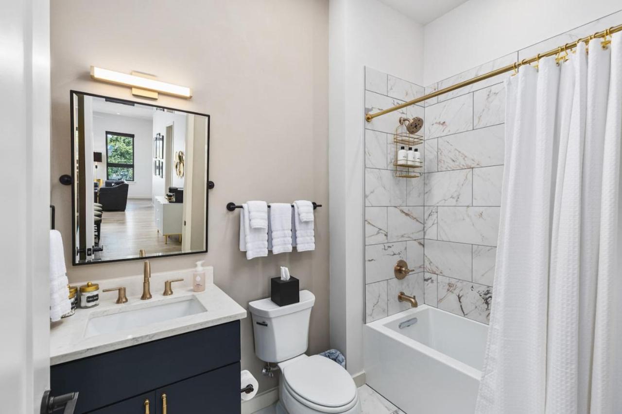 Upscale Music Row Corner Unit With Patio Rooftop With View And Gym Apartment *