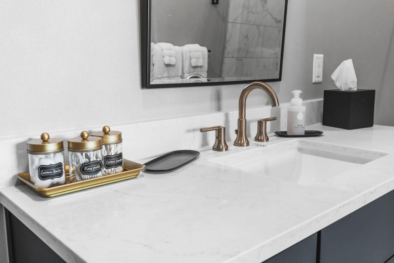 Upscale Music Row Corner Unit With Patio Rooftop With View And Gym * Nashville