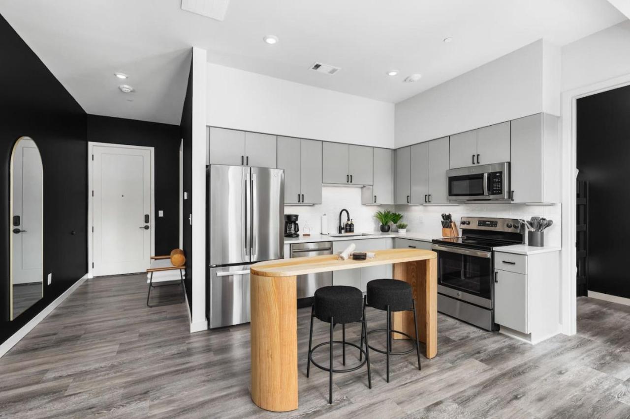 Apartment Chic Music Row Rooftop Deck With View Gym Office And