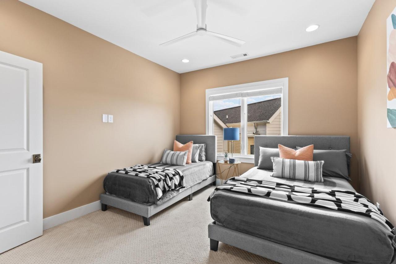Walk To 12 South And Belmont With Garage Firepit And Patio Holiday home Nashville