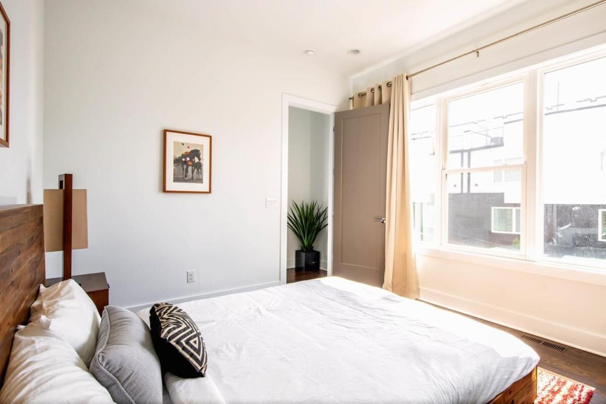 Large With Rooftop & Views Sleeps 12 Holiday home