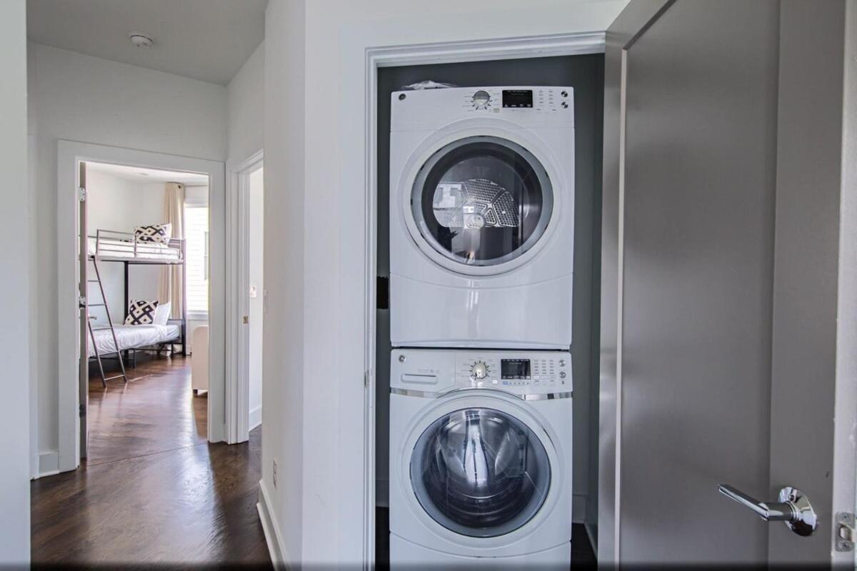 Large With Rooftop & Views Sleeps 12 Holiday home Nashville