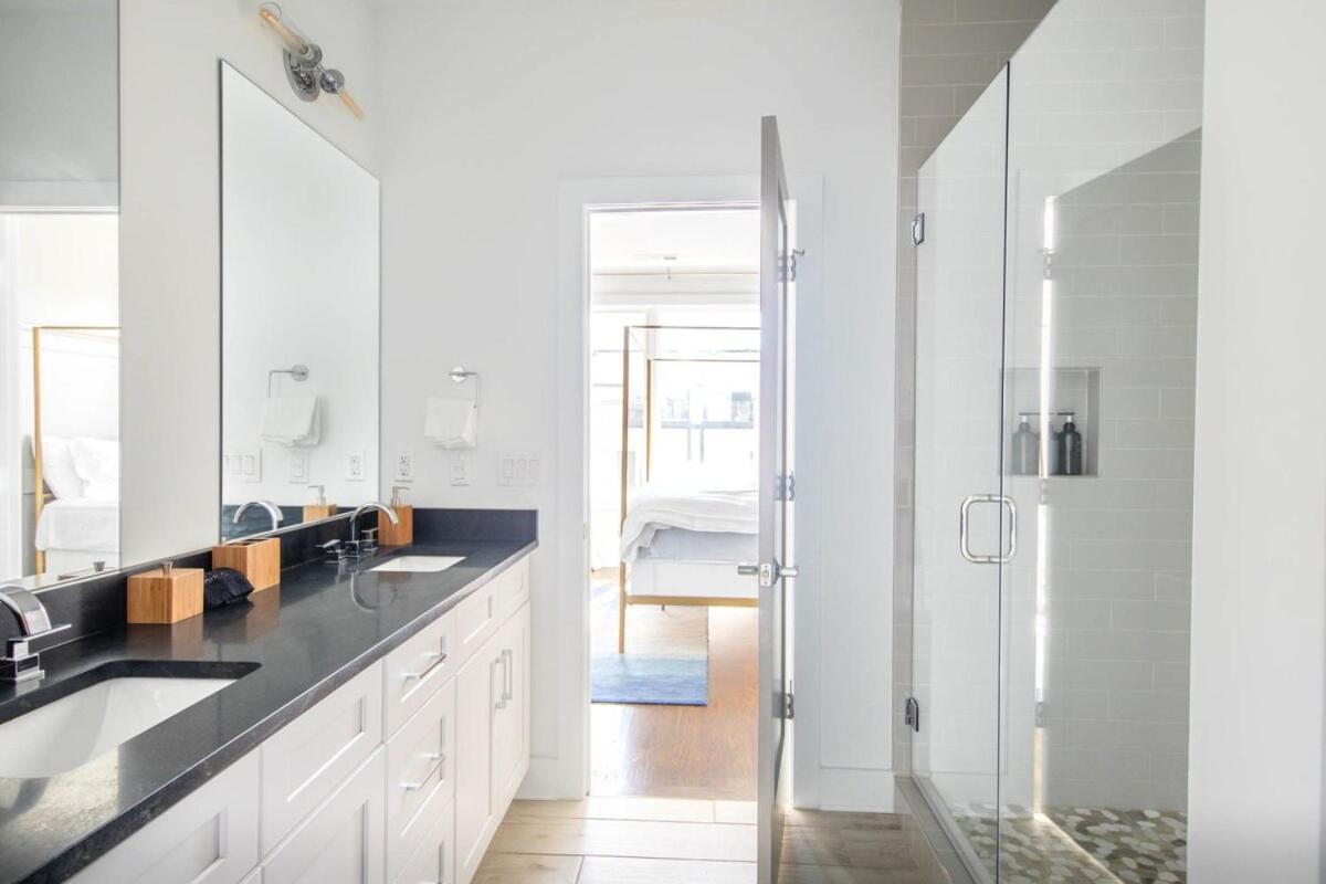 Holiday home Large With Rooftop & Views Sleeps 12