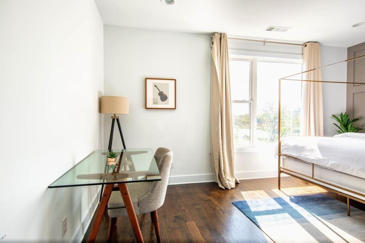 Large With Rooftop & Views Sleeps 12 * Nashville