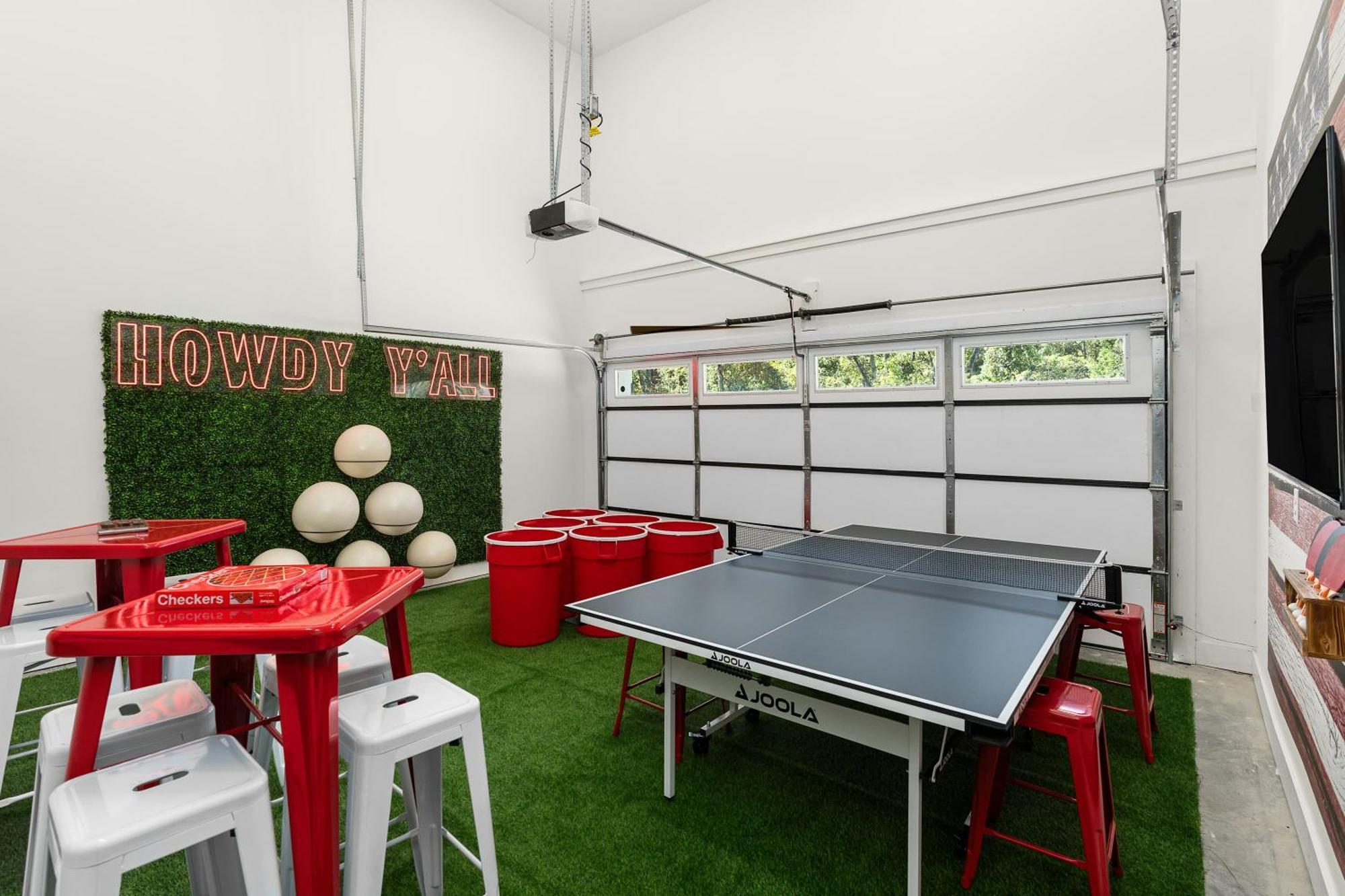 The Americana Abode Rooftop Hot Tub Game