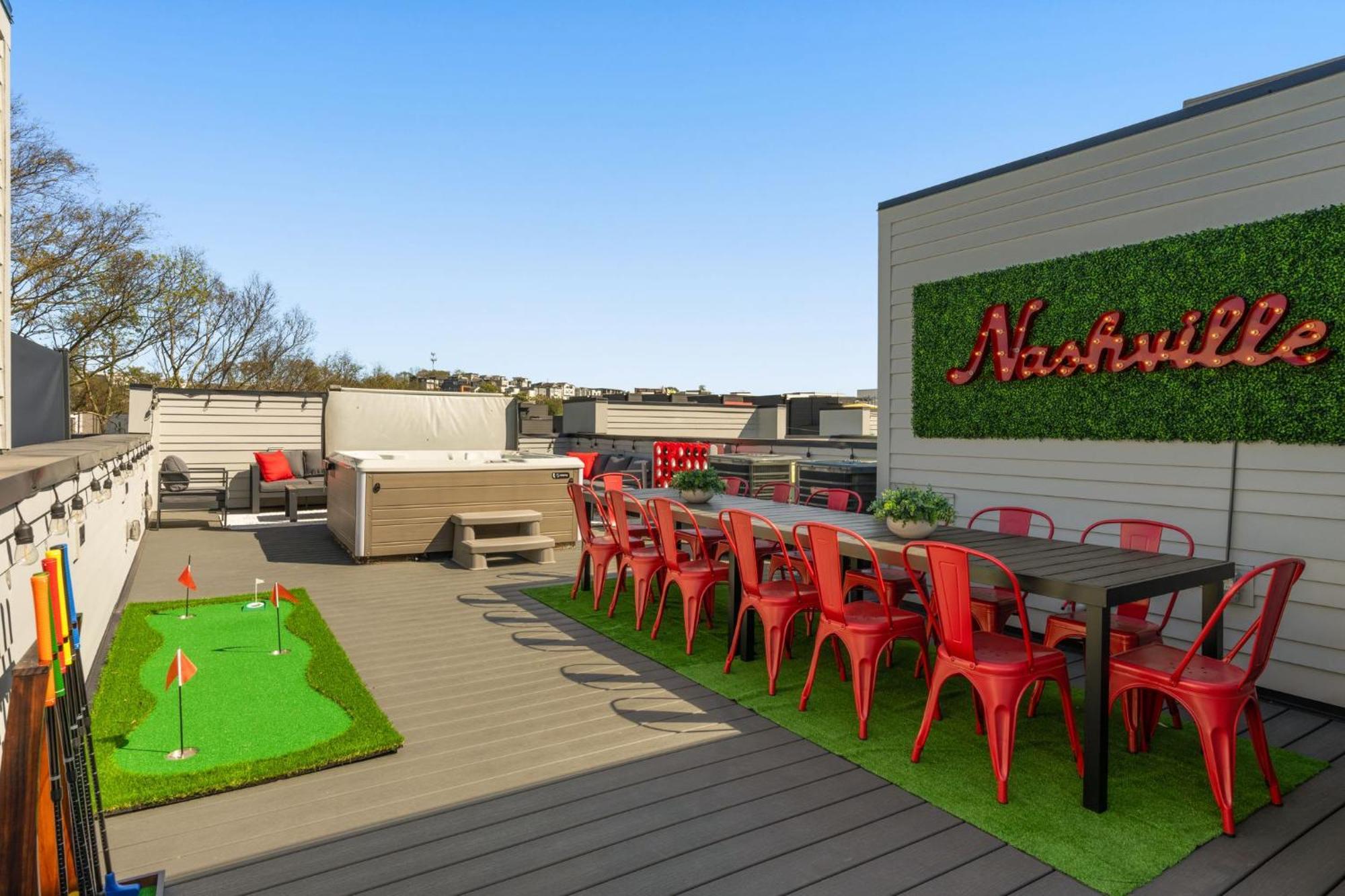 The Americana Abode Rooftop Hot Tub Game * Nashville