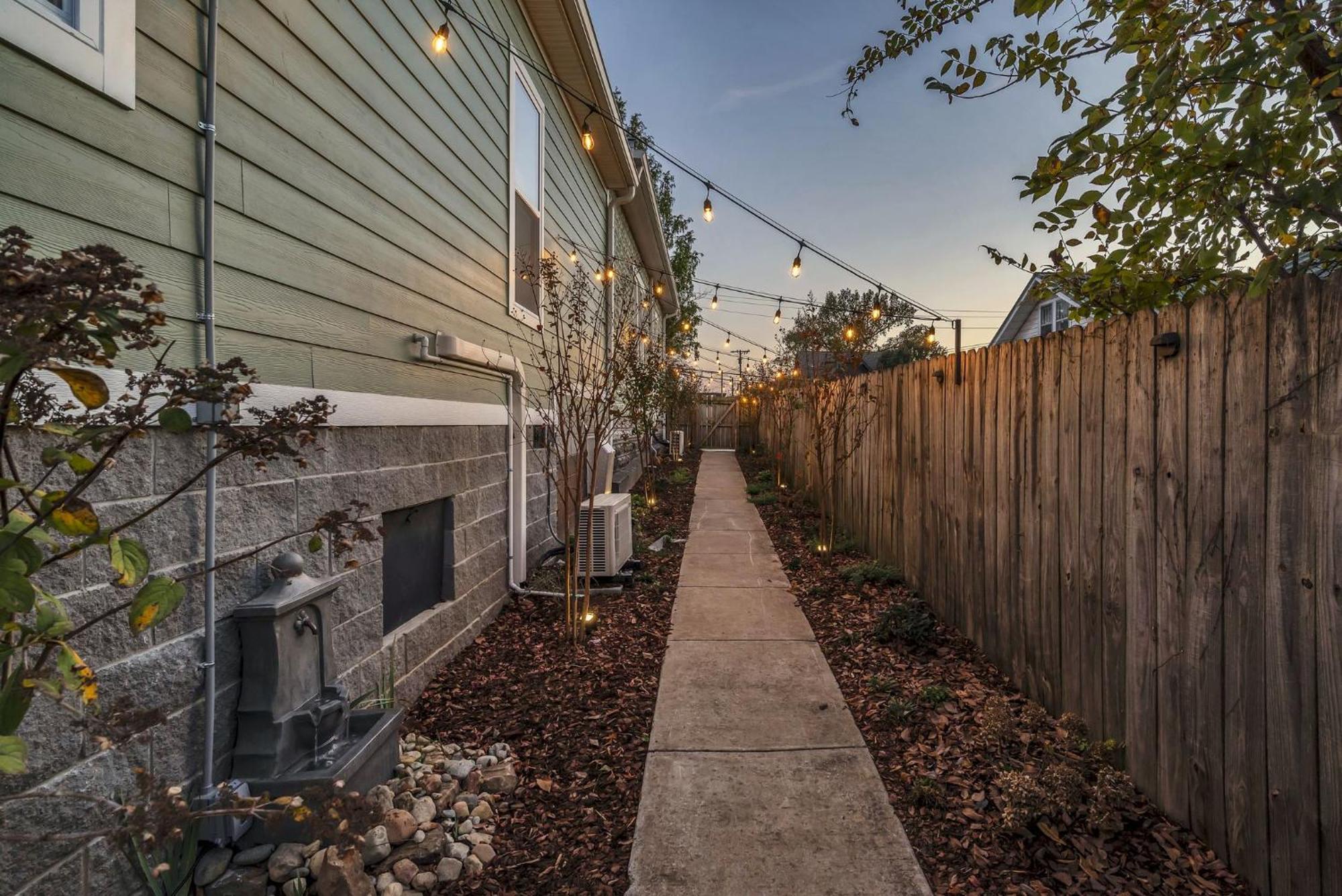 Greenwood With Covered Hot Tub, Fire Pit, And Outdoor Tv!