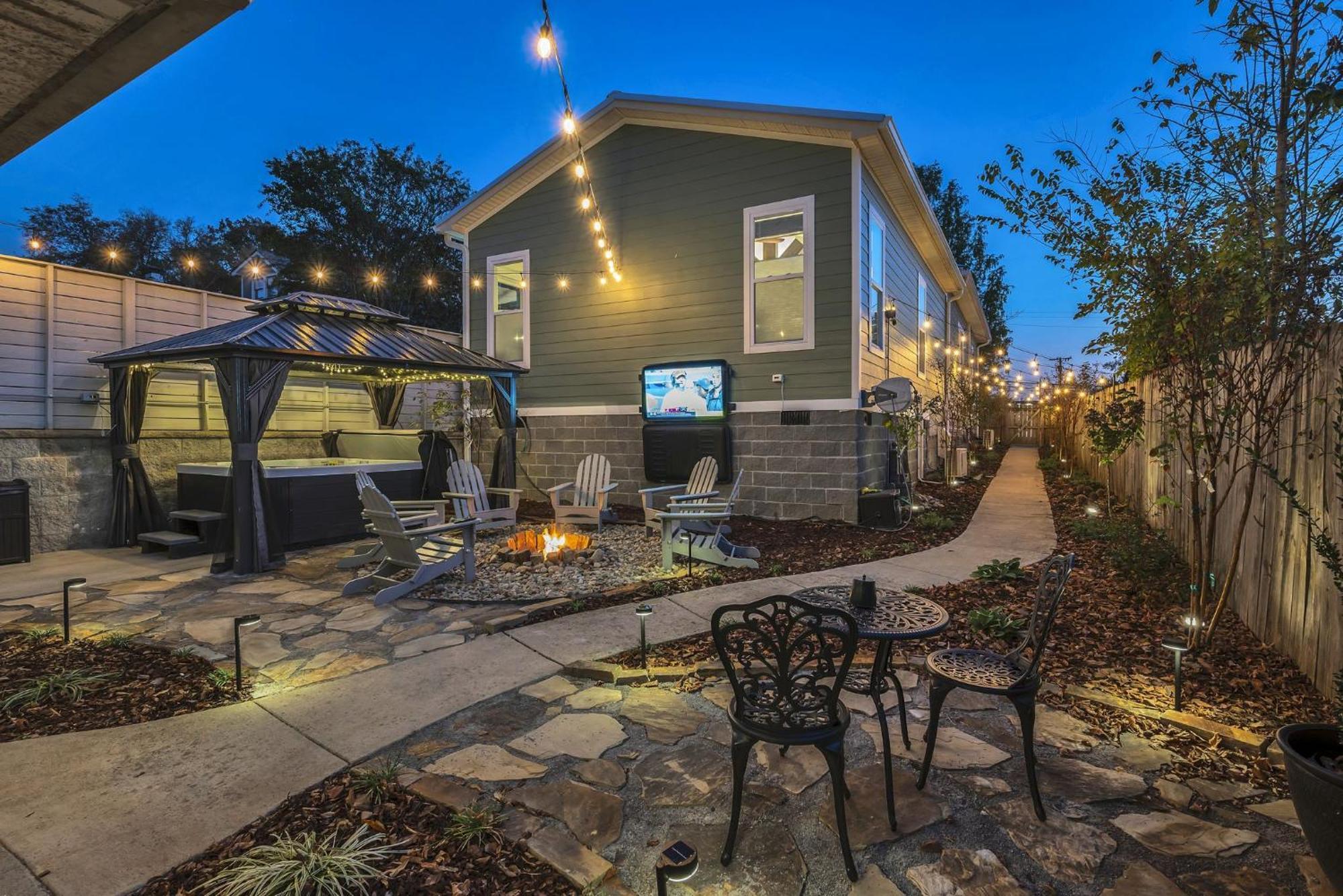 Greenwood With Covered Hot Tub, Fire Pit, And Outdoor Tv! Holiday home Nashville