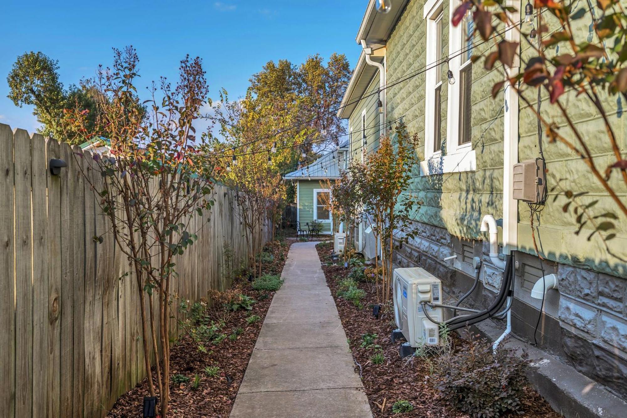 Greenwood With Covered Hot Tub, Fire Pit, And Outdoor Tv! Holiday home Nashville