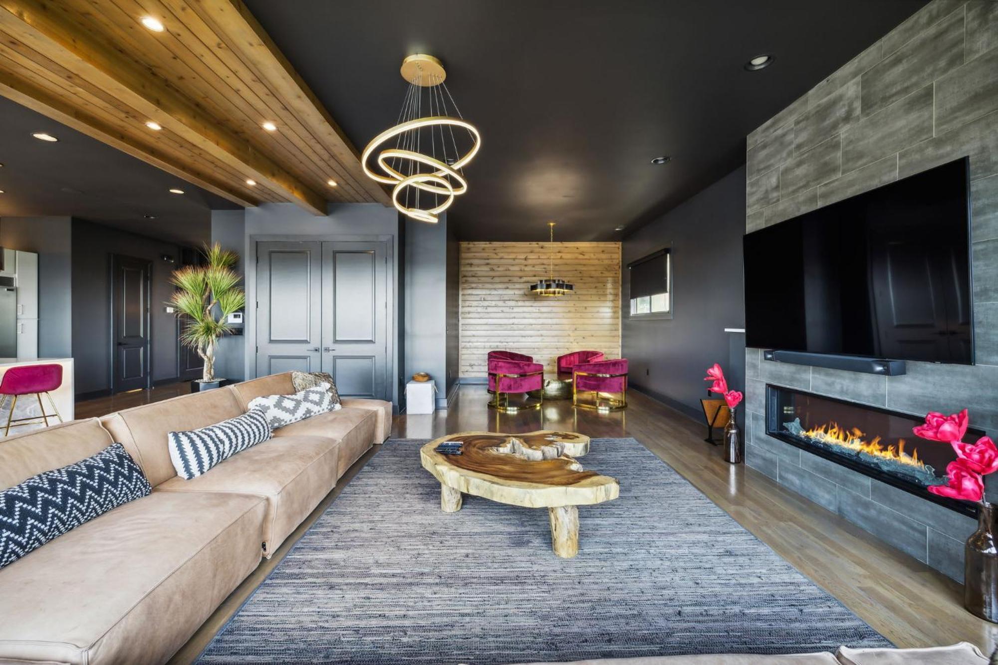 Epic Luxury Mansion W Skyline Views