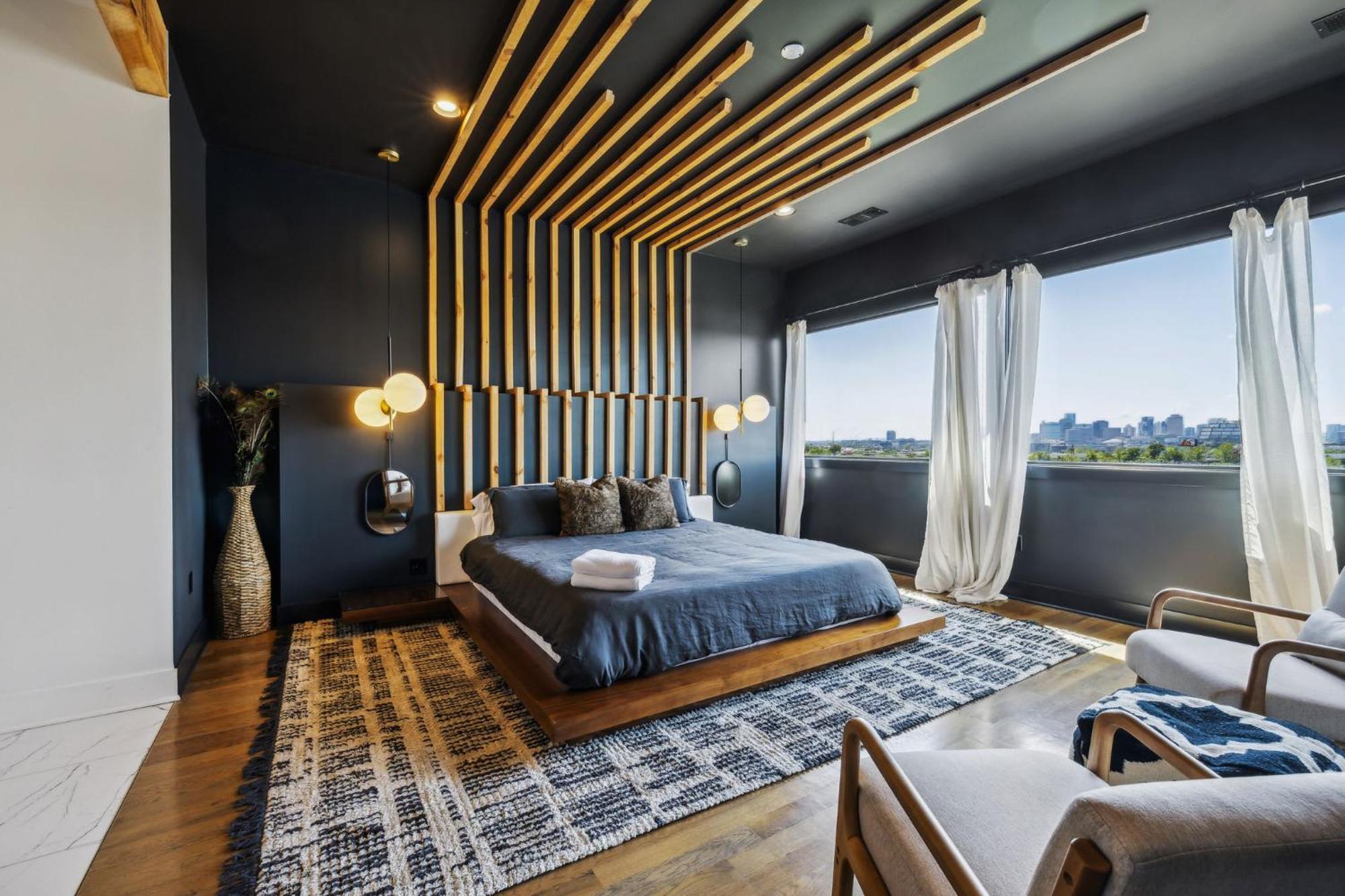 Epic Luxury Mansion W Skyline Views *