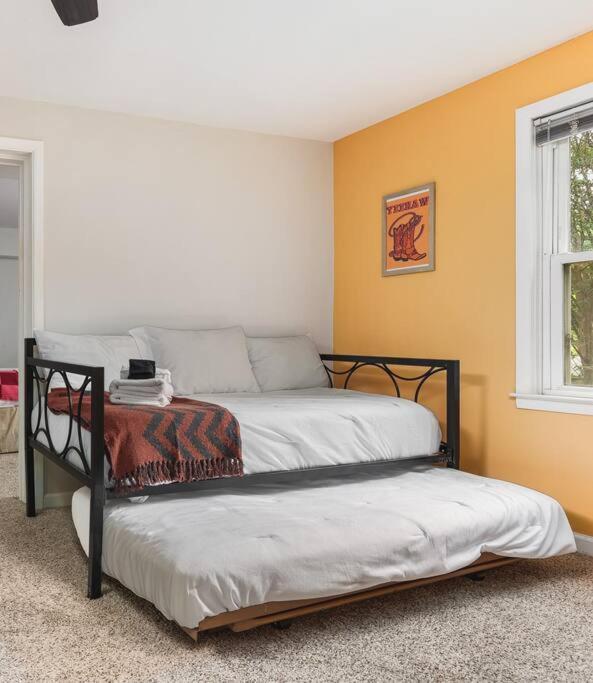 Gem Grill Mini Pickleball Sleeps 12 Holiday home Nashville