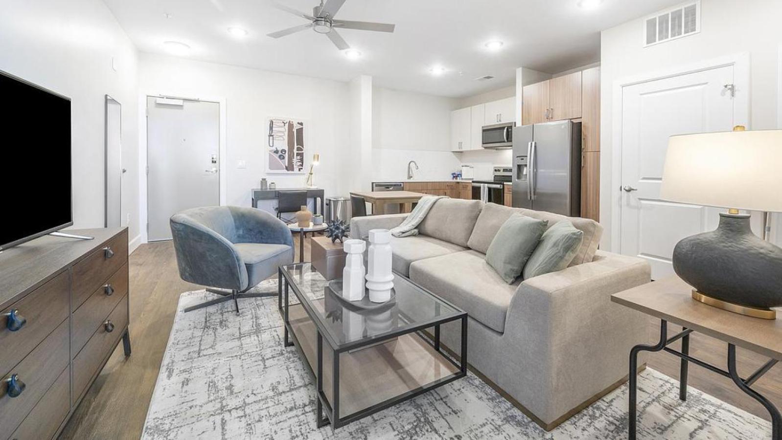 Landing Modern With Amazing Amenities *