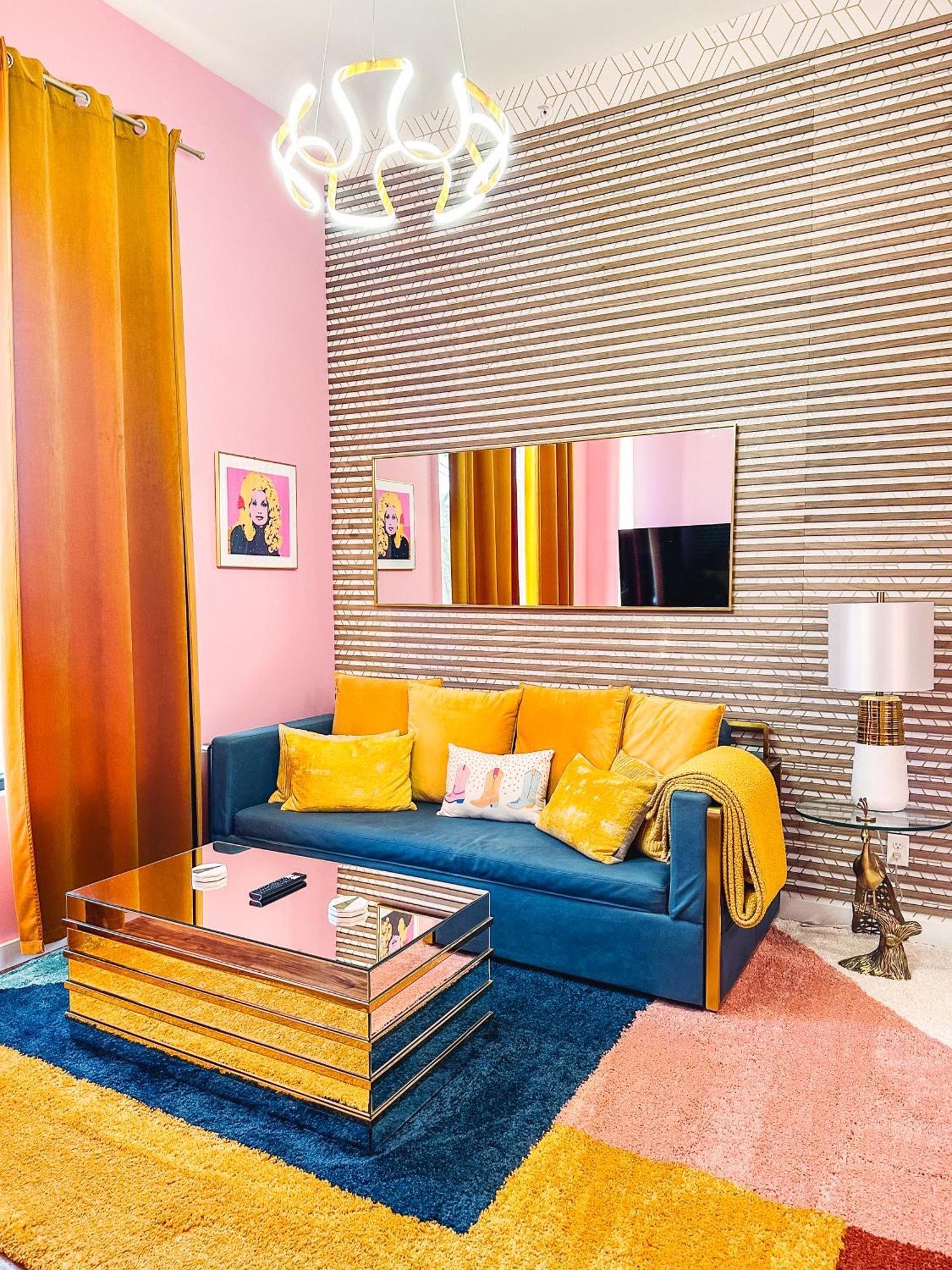 Holiday home Dolly's Art Deco - Luxe Near Broadway *