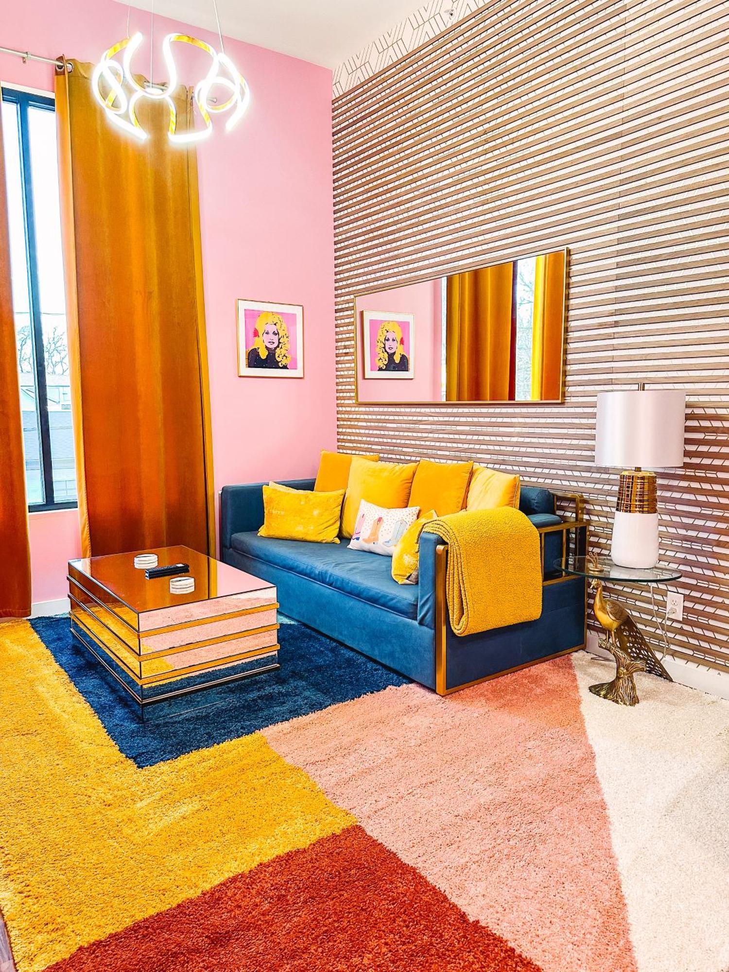 Dolly's Art Deco - Luxe Near Broadway