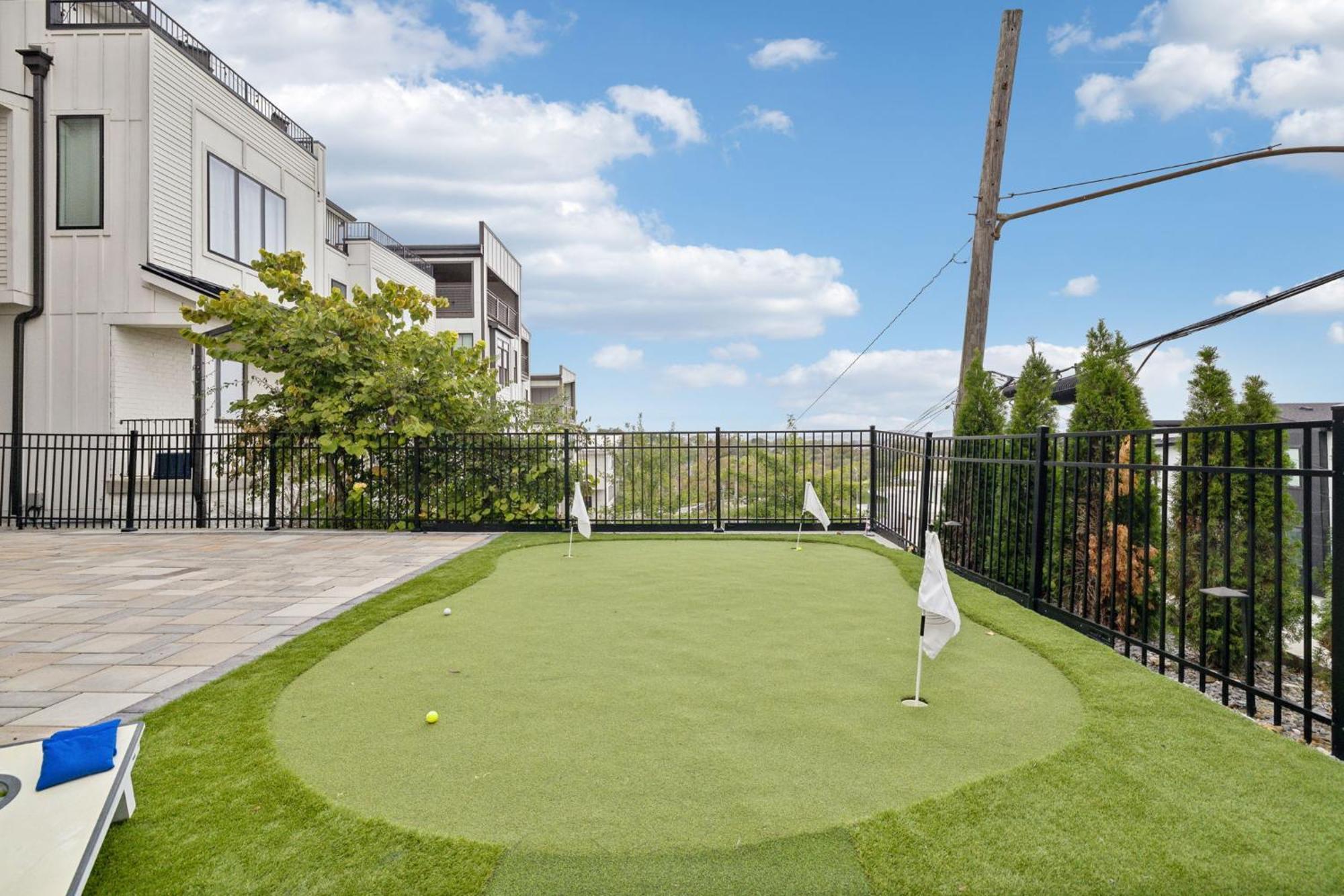 Hottub,2milestobway,4kbeds,3futons,safe Holiday home *