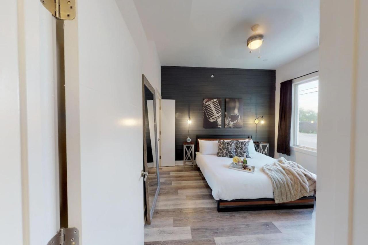 Great Location 1 Bedroom Sleeps 4