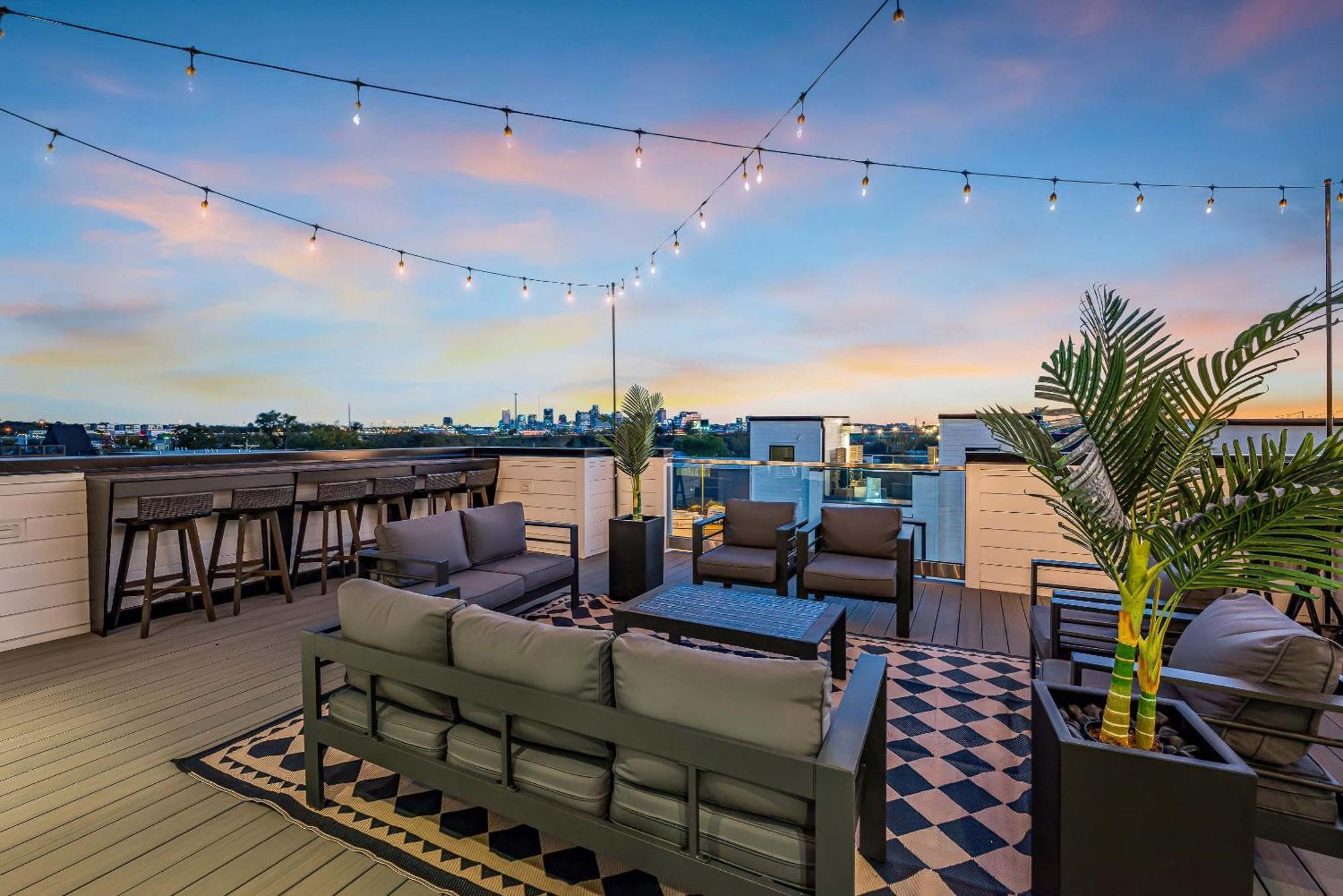 Holiday home Rooftop Hot Tub Views Pac-man Pool Table Nashville