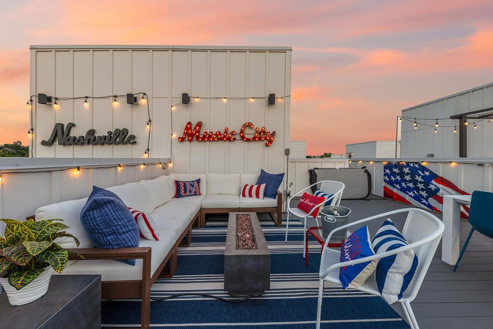 Holiday home The Bluebell - Rooftop Lounge With Hot Tub