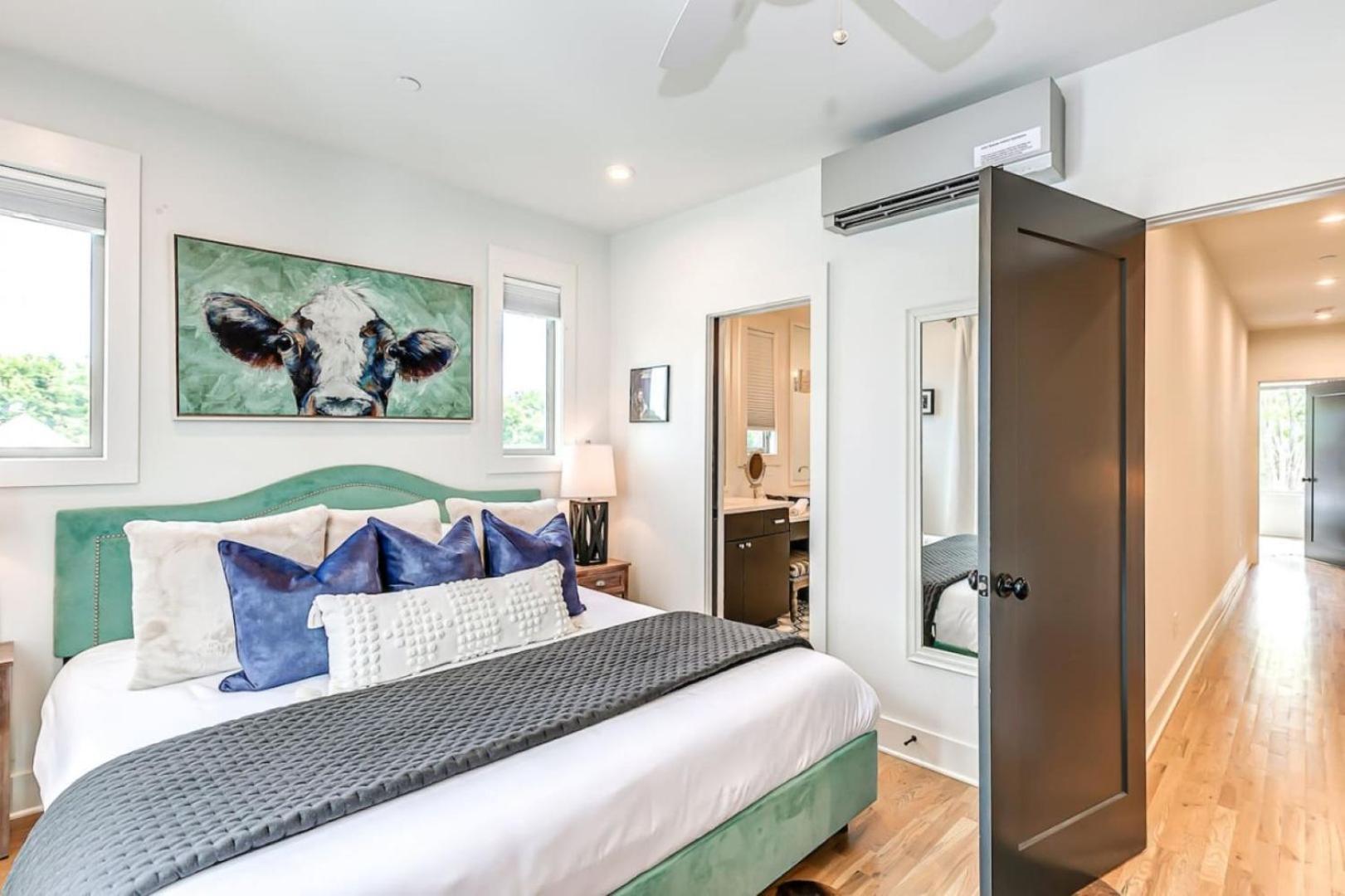 11 Beds 6 Full Baths 5 Minutes To Downtown Holiday home *