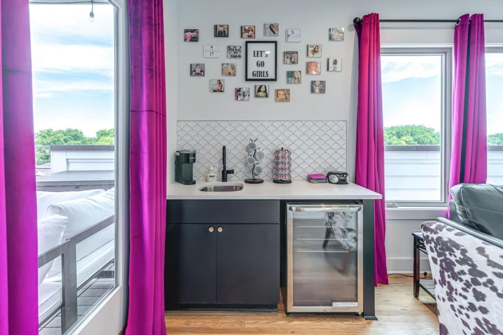 Holiday home 11 Beds 6 Full Baths 5 Minutes To Downtown