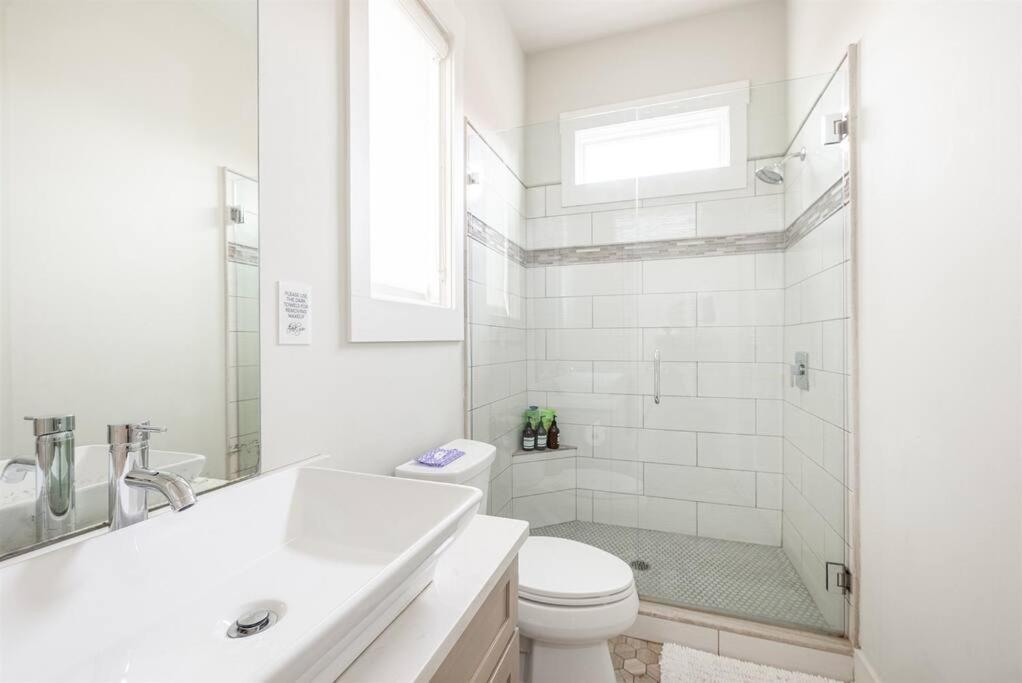 Luxury House - Heated Pool - In The Gulch - Walk Anywhere Holiday home