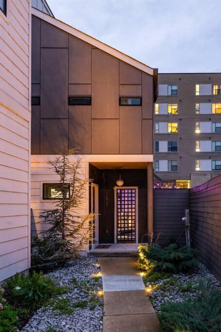 Holiday home Luxury House - Heated Pool - In The Gulch - Walk Anywhere