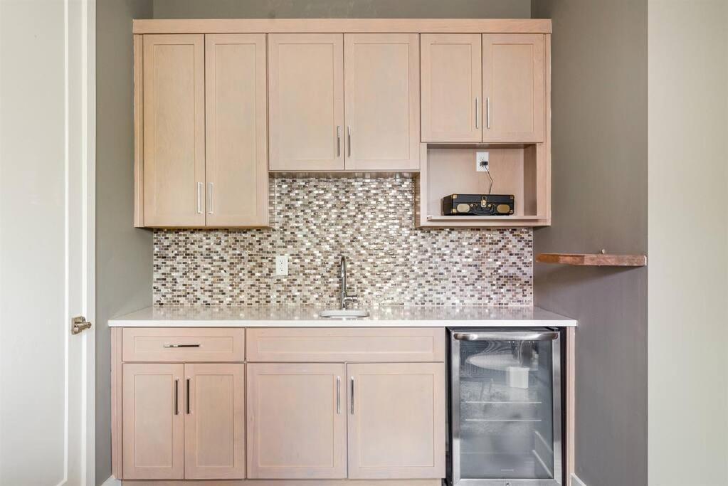 Luxury House - Heated Pool - In The Gulch - Walk Anywhere Holiday home Nashville