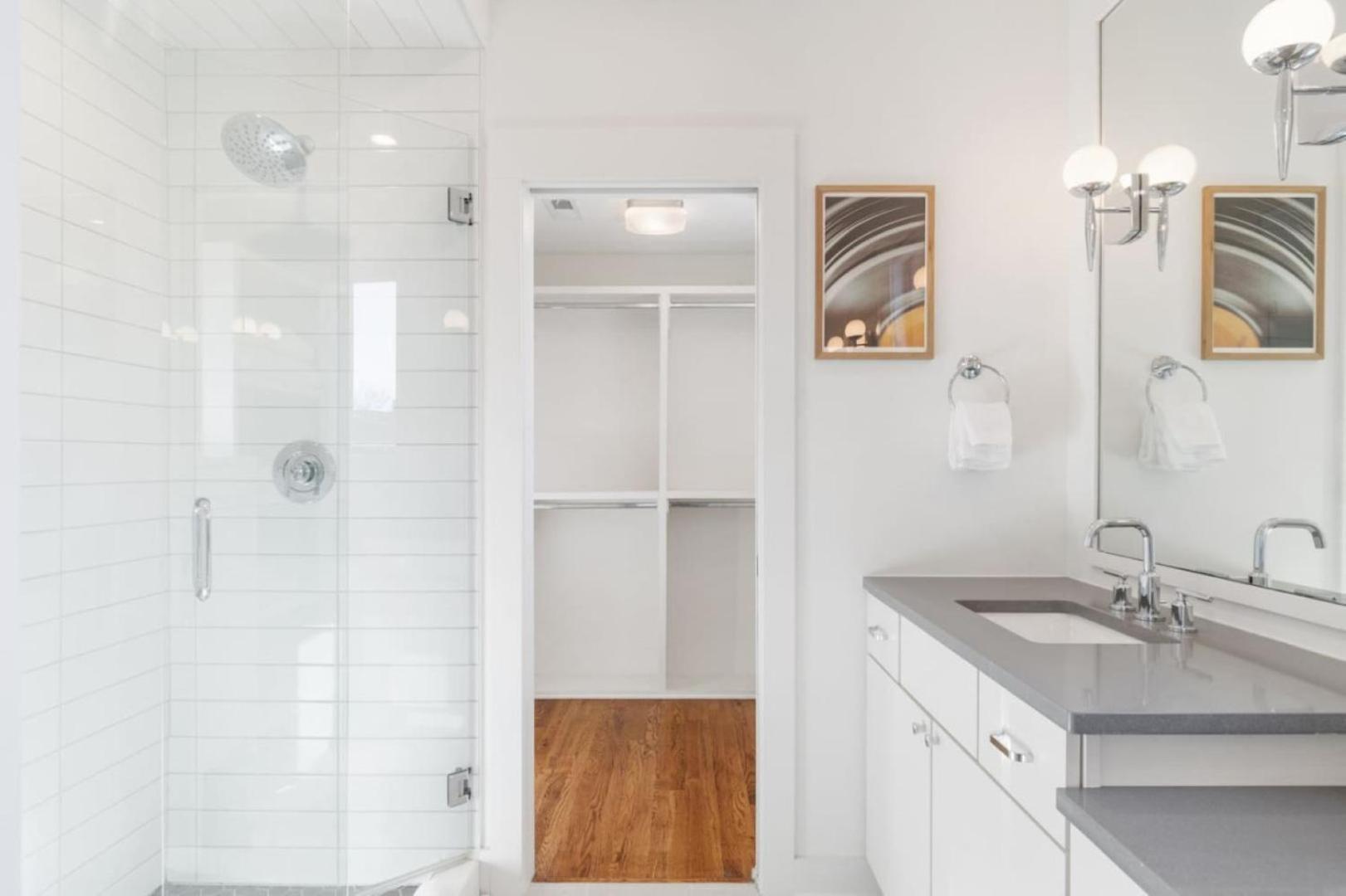11 Beds 6 Full Baths With Rooftop Deck